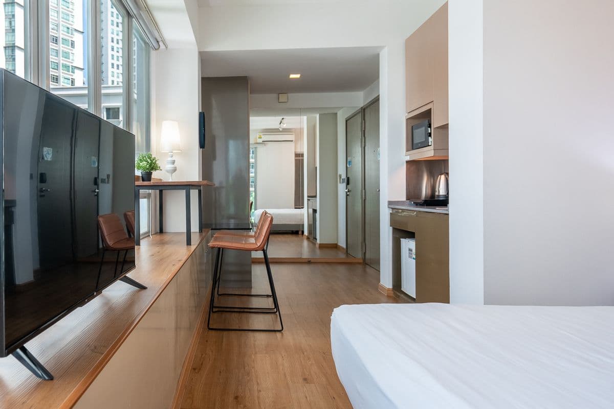 Glow Studio | Balcony | MetroResidences Newton - Media 5